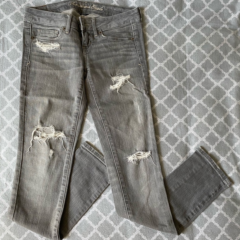 🌿 AE Grey Ripped Denim Jeans